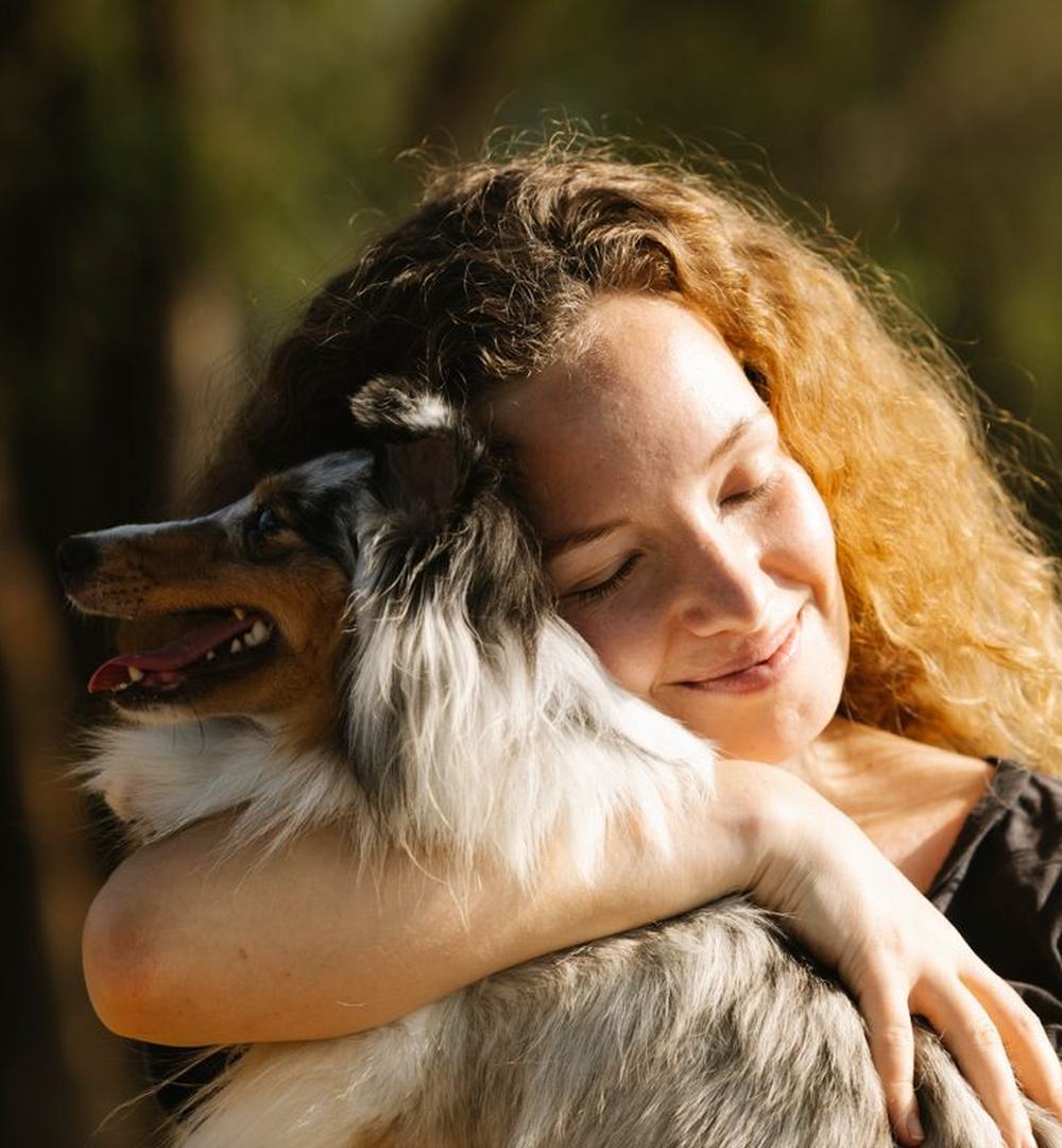 Persona feliz con su mascota